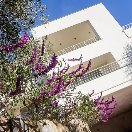 Sugli Allori * Ντιάνο Μαρίνα